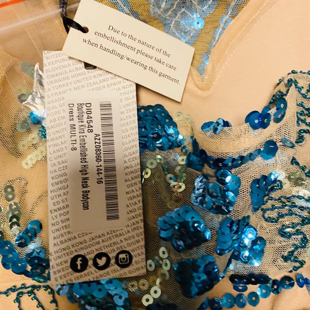 Dress - Picture 6 of 11